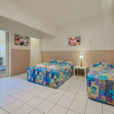 Marlin Motel Biggera Waters Екстериор снимка