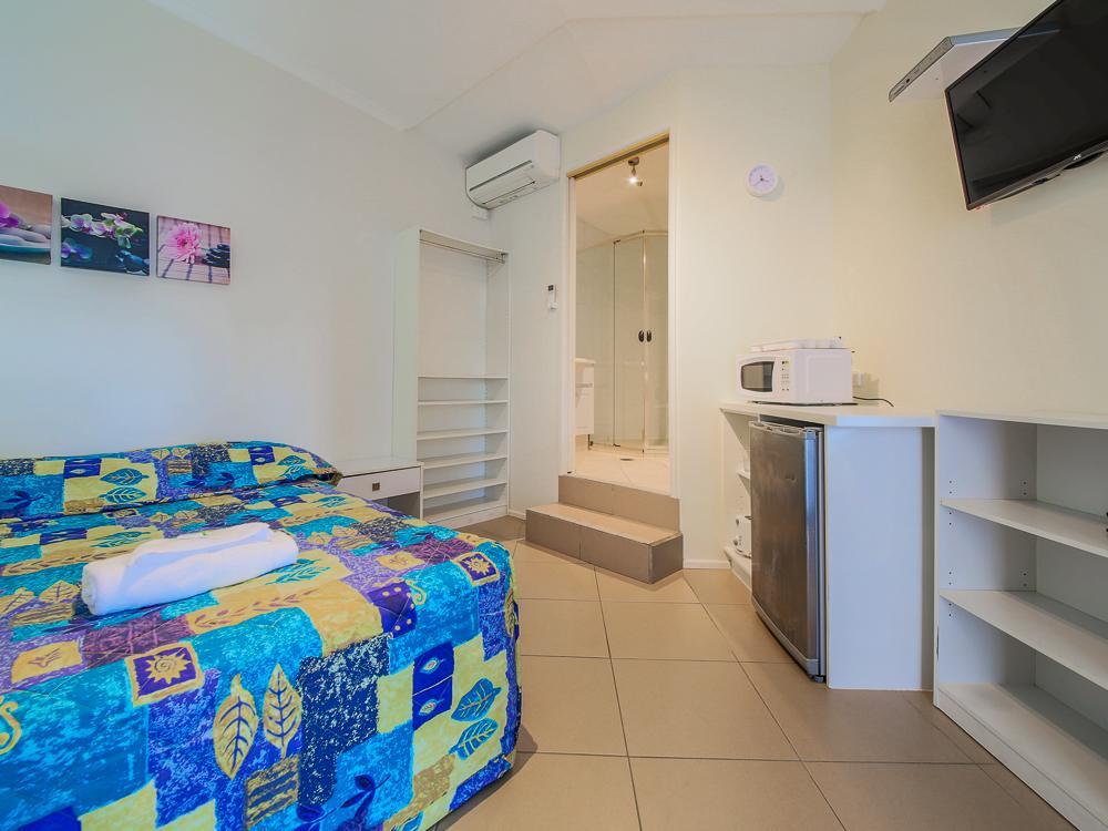 Marlin Motel Biggera Waters Екстериор снимка