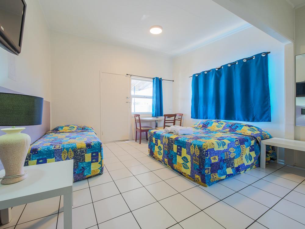 Marlin Motel Biggera Waters Екстериор снимка